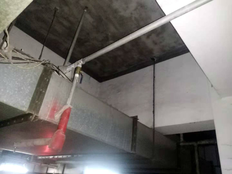 噴淋管道施工中 (2).jpg